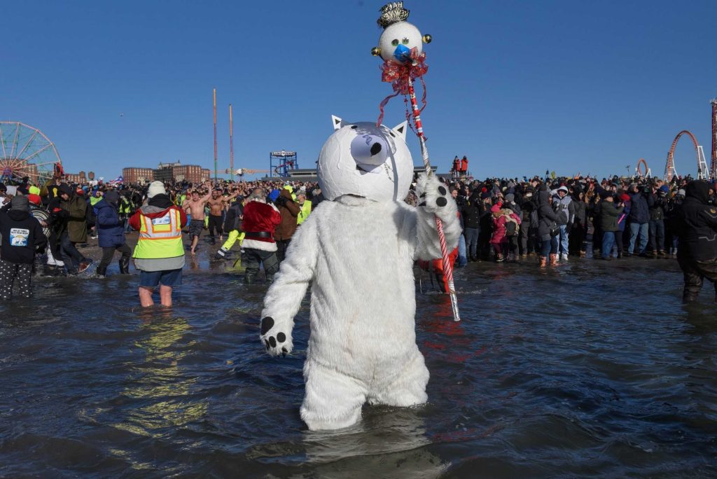 polar-bear-plunge-day-january-1